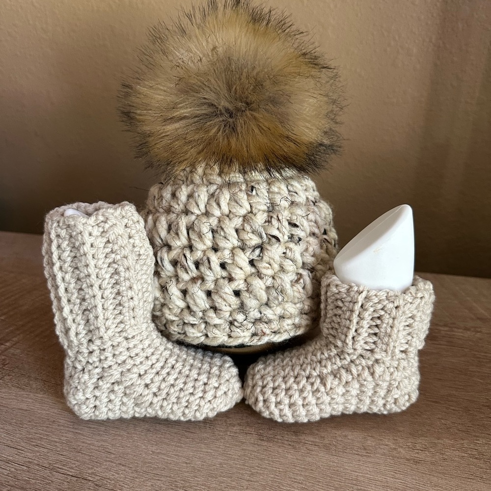 Newborn Oatmeal Baby Hat and Bootie Set